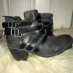 Roxy Boots, NWT